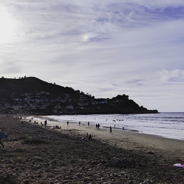 Recharging 💜 A beautiful beach in Pacifica, loved by surfers, dogs and people who love the energy of the ocean.
#pacifica #ca #california #ocean #beach #californialiving
