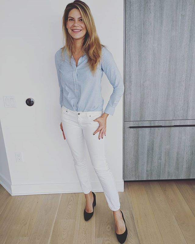 Since I moved to San Francisco my wardrobe did gain a number of leggings and hoodies (and even heavily distressed jeans!👖) because: COMFORT! 🤷‍♀️ Who knew that there are clothes that fit perfectly and make you look effortlessly chic and most importantly - they make you FEEL great!! ✨Just like this @GANT shirt that I enjoy wearing a lot! 👔 It's women's Blue Stretch Cotton Banker Striped Shirt and you can get it too with 20% off using the code INNA20. 😊 The shirt was kindly gifted to me by GANT so this post is an #ad however I absolutely love it and strongly recommend it to you if you are looking for a perfect shirt that you can dress up or down. 💙 Here's to #MyGANTshirt!! 🥂 Already a GANT shirt owner? Tag me in comments on your photo - I'd love to check out your style!