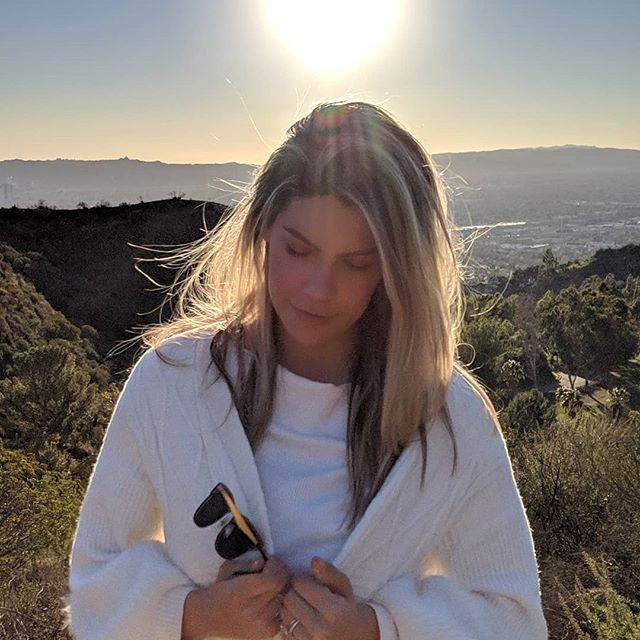 San Francisco feels like London at the moment, grey and rainy so I've been looking at the photos from the recent trip to Los Angeles (and Burbank). It brings smile to my face because this short sunset hike was perfect. ☀️ The air was fresh, the sky was blue and there was nothing but that moment. 💛
